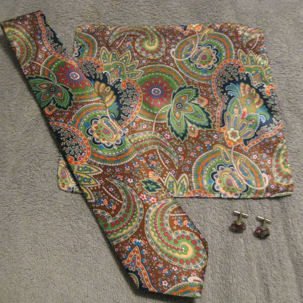 "Twenty Dollar Tie" Extra-Long Men's Tie with Pocket Square and Cuff Links - Picture 5 of 10